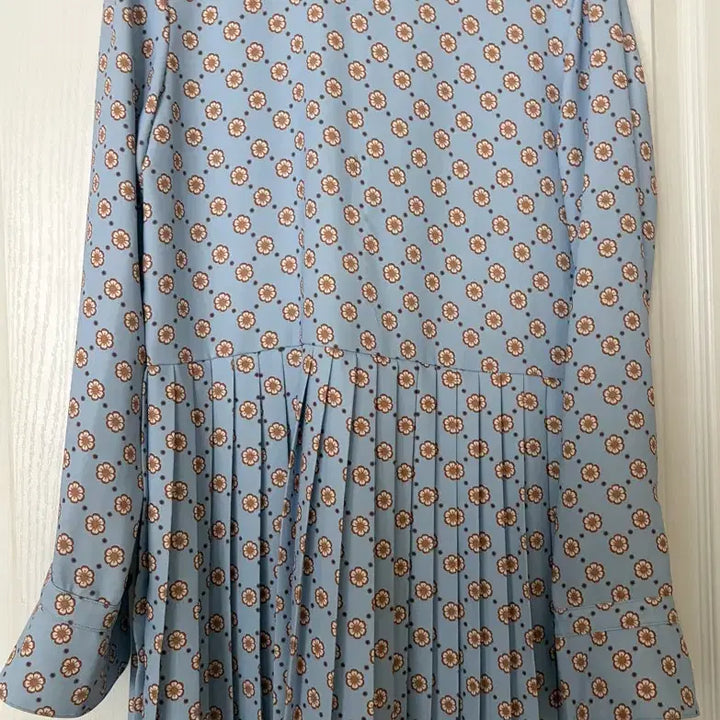[BUNJANG] Margarine Fingers Brown Floral Pattern Sky Blue Pleated Dress with Free Dashing Diva Nail Tips / 마가린핑거스 브라운패턴 하늘색 원피스 사은품 데싱디바네일
