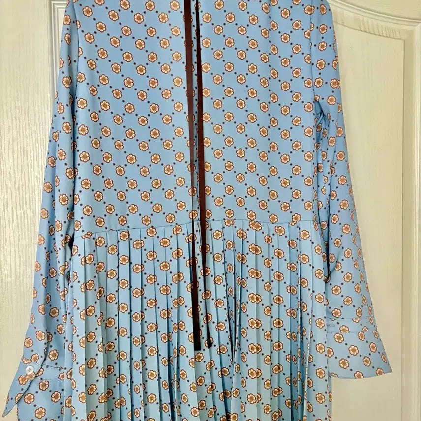 [BUNJANG] Margarine Fingers Brown Floral Pattern Sky Blue Pleated Dress with Free Dashing Diva Nail Tips / 마가린핑거스 브라운패턴 하늘색 원피스 사은품 데싱디바네일
