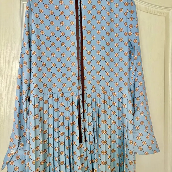 [BUNJANG] Margarine Fingers Brown Floral Pattern Sky Blue Pleated Dress with Free Dashing Diva Nail Tips / 마가린핑거스 브라운패턴 하늘색 원피스 사은품 데싱디바네일