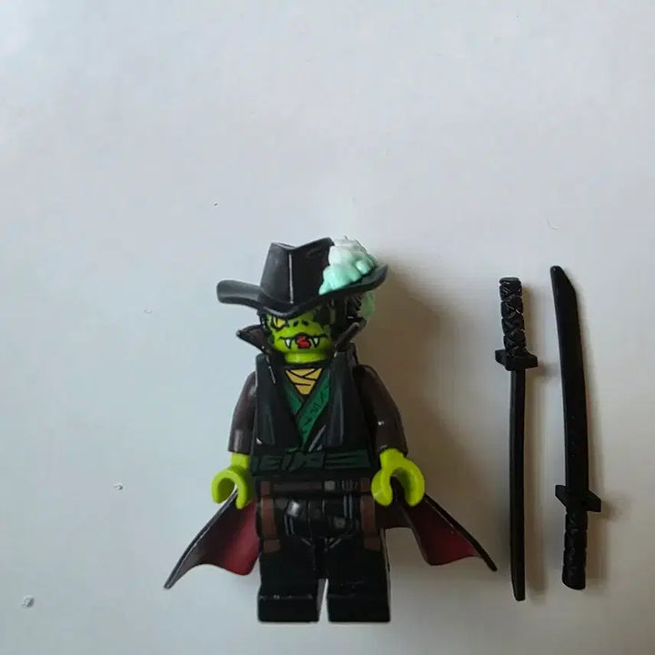 [BUNJANG] Custom Minifigure Knife-Wielding LEGO Figure / 커스텀 칼잡이 미니피규어 레고 판매합니다.