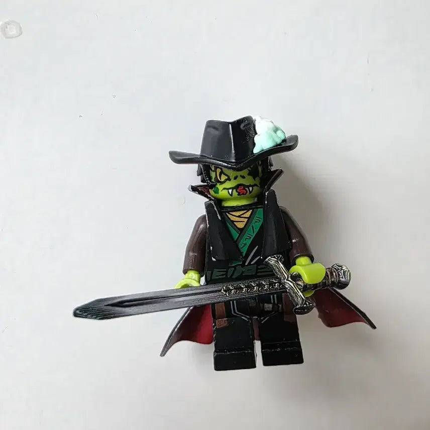 [BUNJANG] Custom Minifigure Knife-Wielding LEGO Figure / 커스텀 칼잡이 미니피규어 레고 판매합니다.