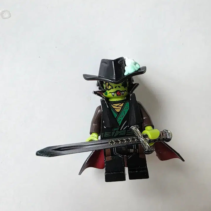[BUNJANG] Custom Minifigure Knife-Wielding LEGO Figure / 커스텀 칼잡이 미니피규어 레고 판매합니다.