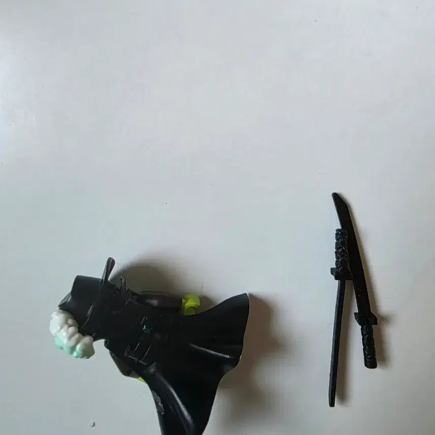 [BUNJANG] Custom Minifigure Knife-Wielding LEGO Figure / 커스텀 칼잡이 미니피규어 레고 판매합니다.