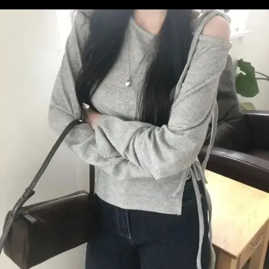 [BUNJANG] Off-shoulder Knit Top / 리본 오프숄더 긴팔 니트 티셔츠 에이블리 지그재그