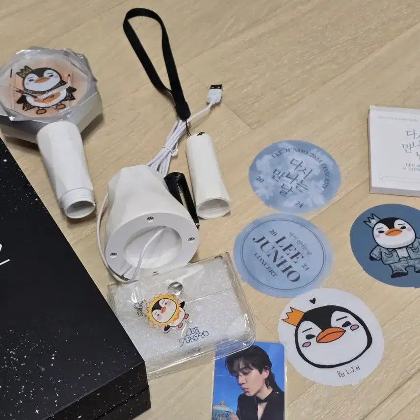 [BUNJANG] 2PM Official Lightstick and Junho Goods Bundle Set / 2PM응원봉+준호굿즈