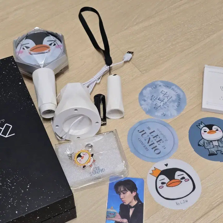 [BUNJANG] 2PM Official Lightstick and Junho Goods Bundle Set / 2PM응원봉+준호굿즈
