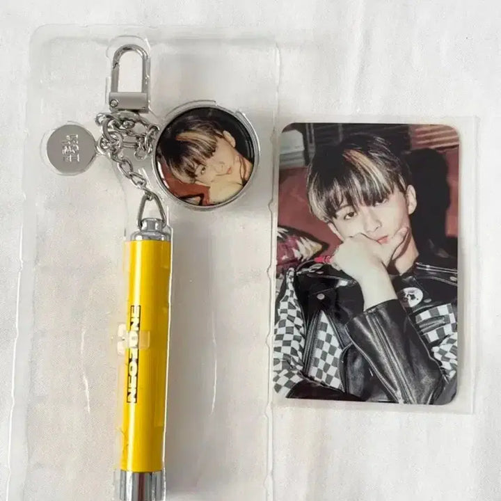 [BUNJANG] NCT 127 Neo Zone Mark Photocard Projection Keyring / 엔시티 127 네오존 포토 프로젝션 키링 마크 포카 양도 nct mark