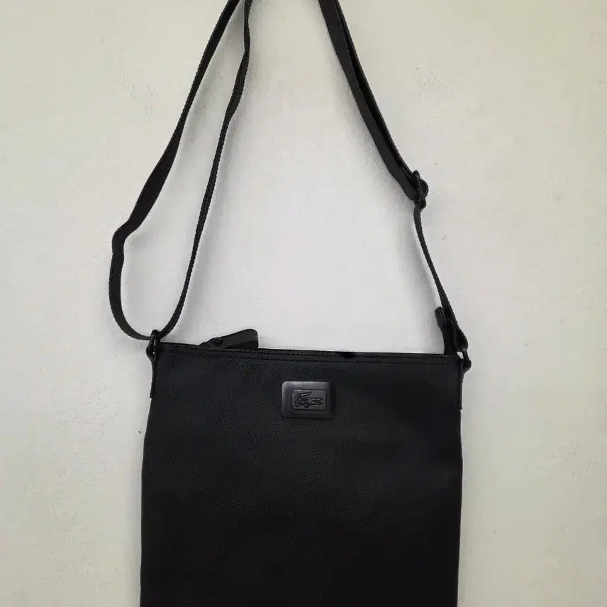 [BUNJANG] Lacoste Black Crossbody Bag / 라코스테 블랙 크로스백