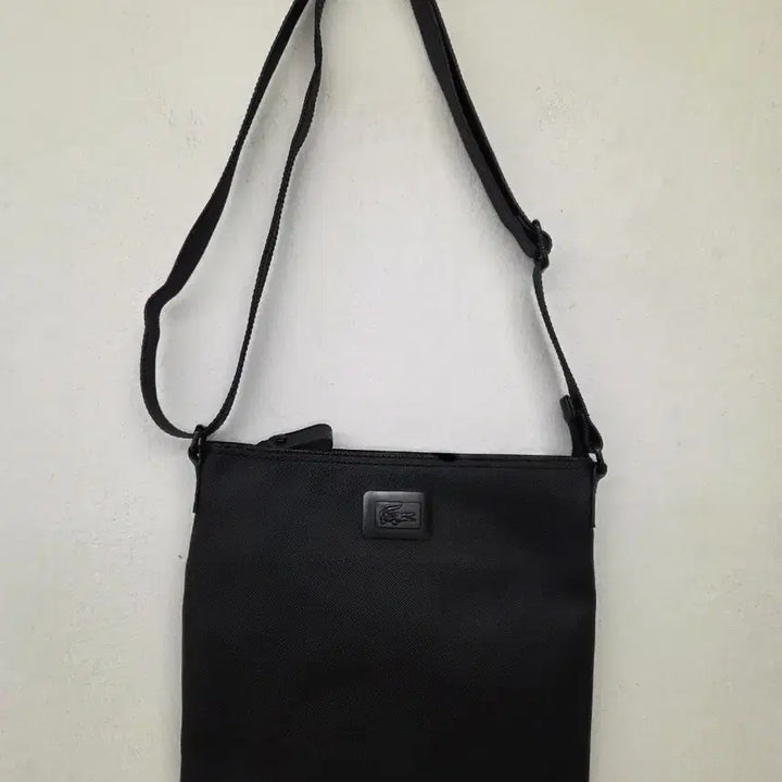 [BUNJANG] Lacoste Black Crossbody Bag / 라코스테 블랙 크로스백