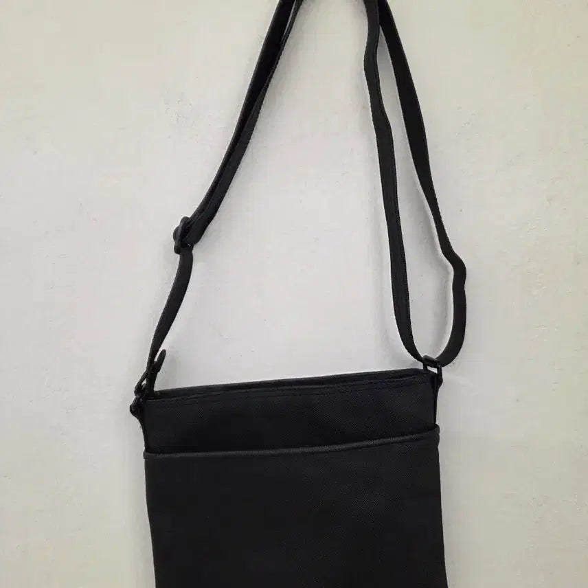 [BUNJANG] Lacoste Black Crossbody Bag / 라코스테 블랙 크로스백