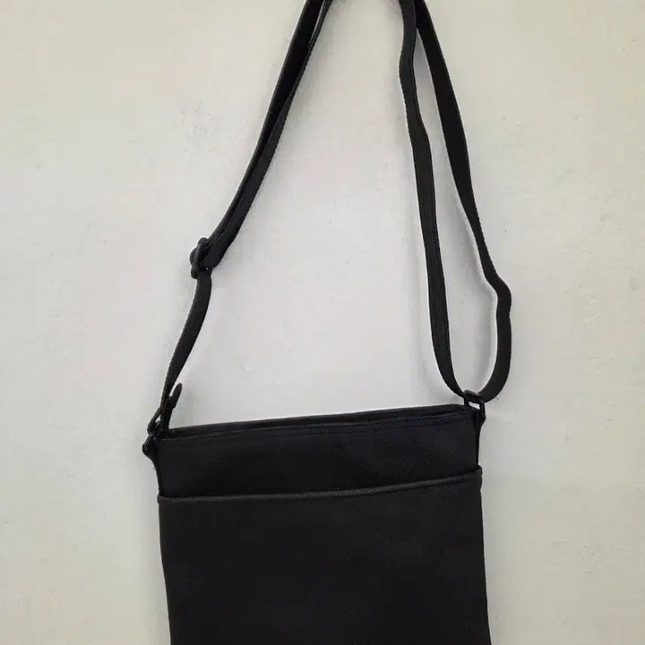 [BUNJANG] Lacoste Black Crossbody Bag / 라코스테 블랙 크로스백