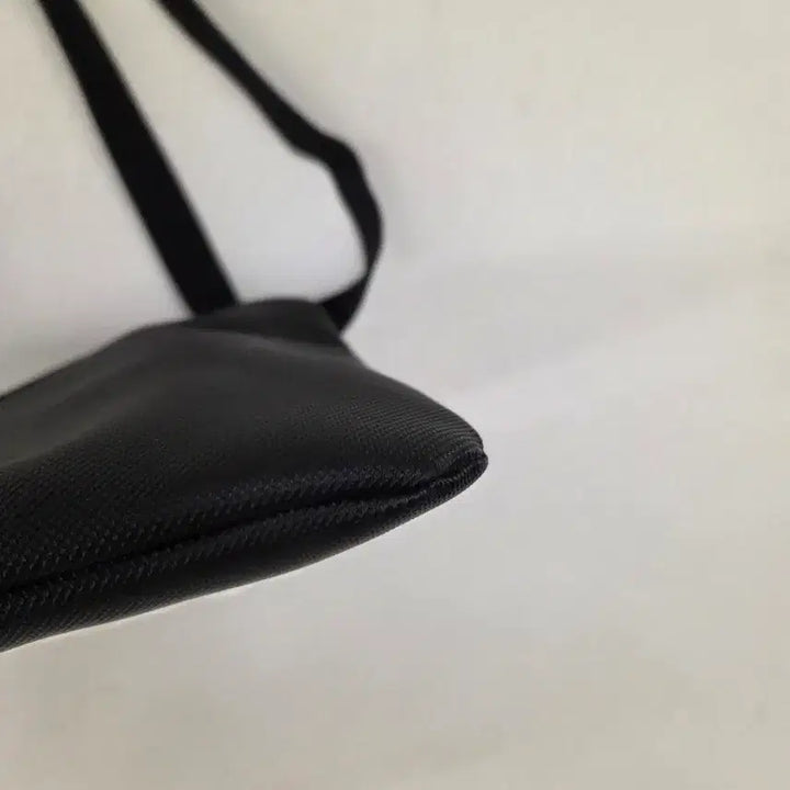 [BUNJANG] Lacoste Black Crossbody Bag / 라코스테 블랙 크로스백
