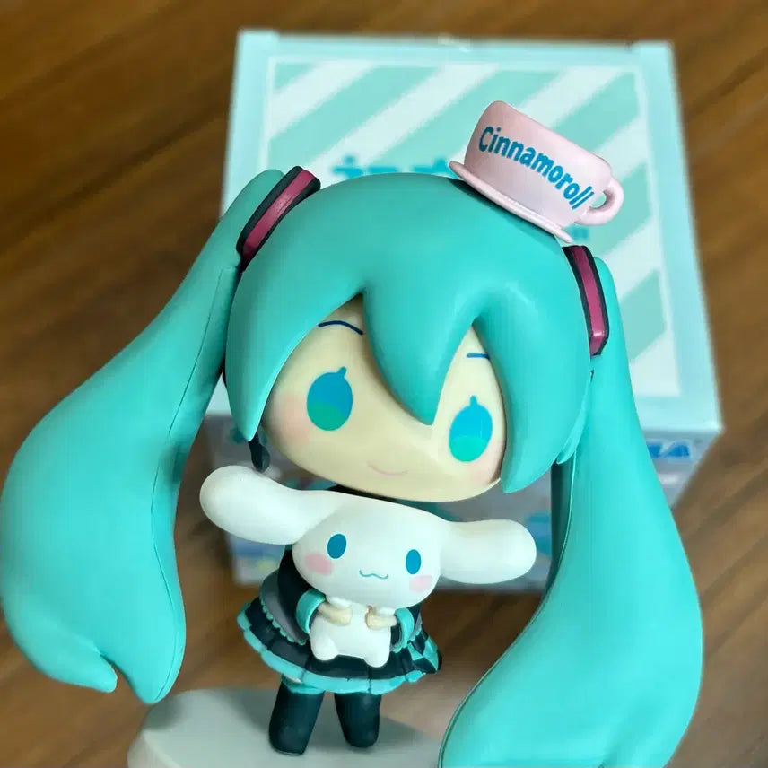 [BUNJANG] Sega Hatsune Miku Cinnamoroll Mini Figure / 세가 하츠네 미쿠 시나모롤 미니 피규어