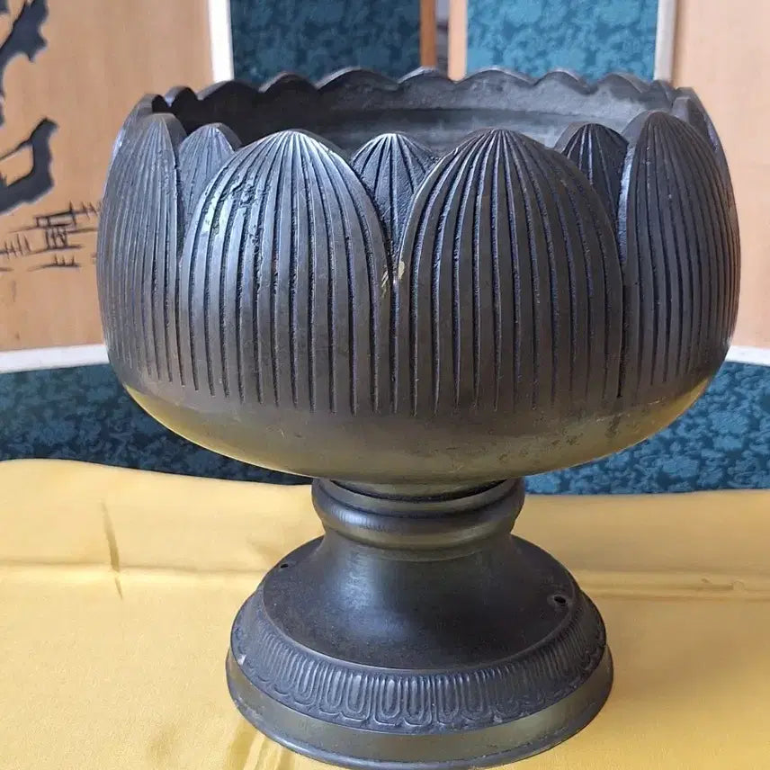 [BUNJANG] Large Antique Lotus Flower Bronze Incense Burner / 오래된 연꽃모양동 향완 대형
