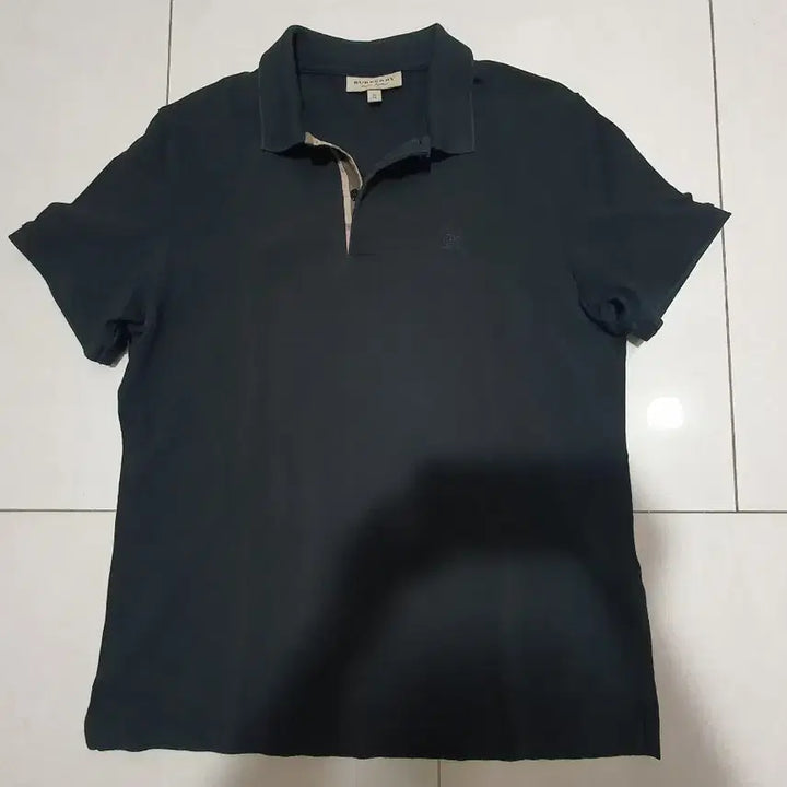 [SOLD OUT] 버버리 블랙 카라티 8004581