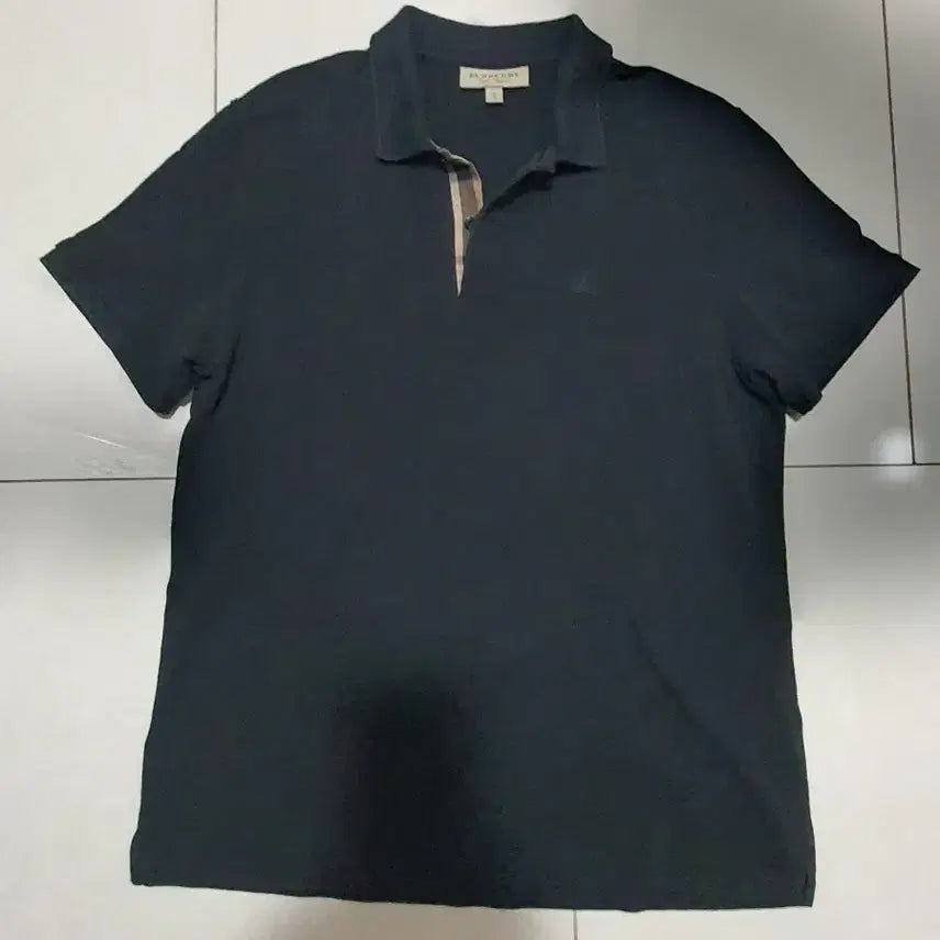 [SOLD OUT] 버버리 블랙 카라티 8004581