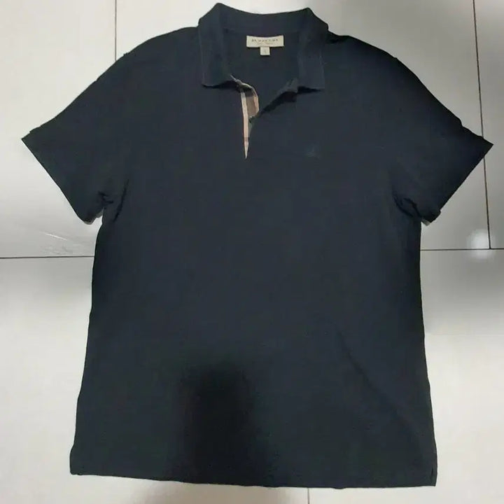 [SOLD OUT] 버버리 블랙 카라티 8004581