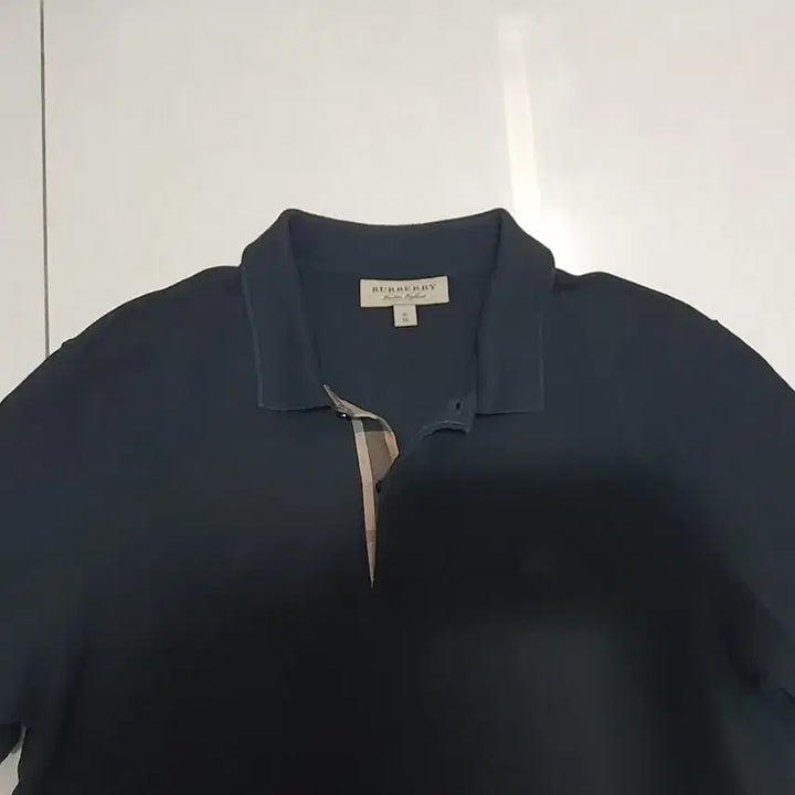 [SOLD OUT] 버버리 블랙 카라티 8004581