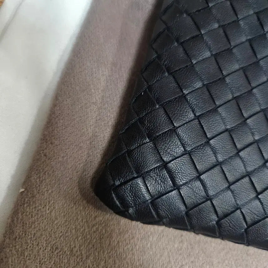 [BUNJANG] Bottega Veneta Intrecciato Black Clutch Bag / 보테가 베네타 인트레치아토 블랙 클러치백. 정품입니다 구성품 더스트백 설