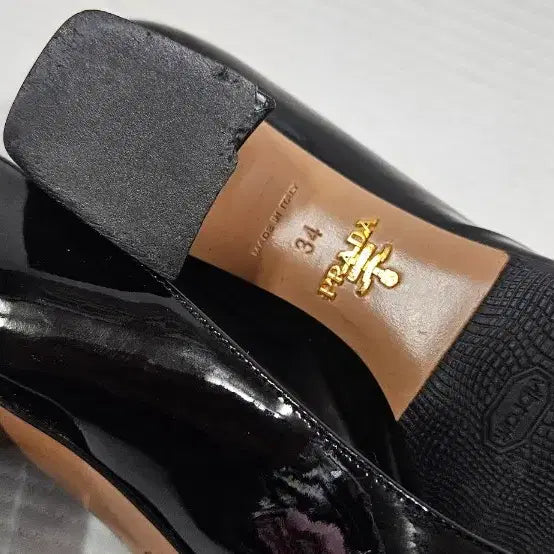 [BUNJANG] Prada Patent Leather Square Toe Pumps (Size 34) / 프라다 페이던트 레더 스퀘어토 펌프스 34사이즈 220