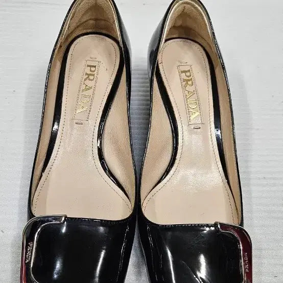 [BUNJANG] Prada Patent Leather Square Toe Pumps (Size 34) / 프라다 페이던트 레더 스퀘어토 펌프스 34사이즈 220