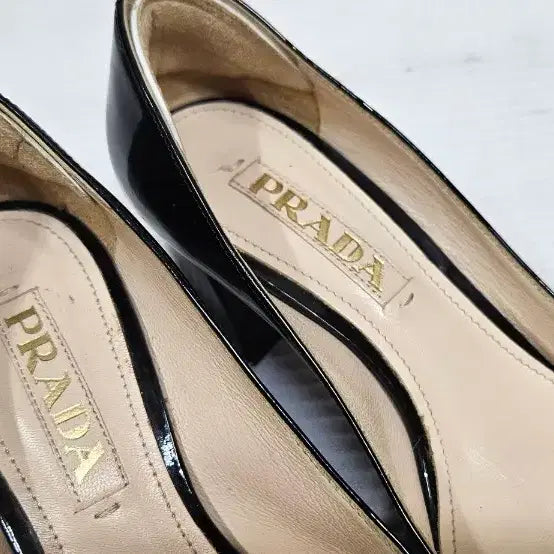 [BUNJANG] Prada Patent Leather Square Toe Pumps (Size 34) / 프라다 페이던트 레더 스퀘어토 펌프스 34사이즈 220