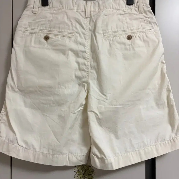 [BUNJANG] Uniqlo x JW Anderson Chino Shorts White 30 / 새상품 유니클로 x JW 앤더슨 치노 쇼트 반바지 30 화이트