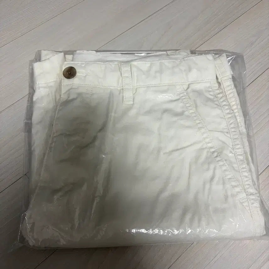 [BUNJANG] Uniqlo x JW Anderson Chino Shorts White 30 / 새상품 유니클로 x JW 앤더슨 치노 쇼트 반바지 30 화이트