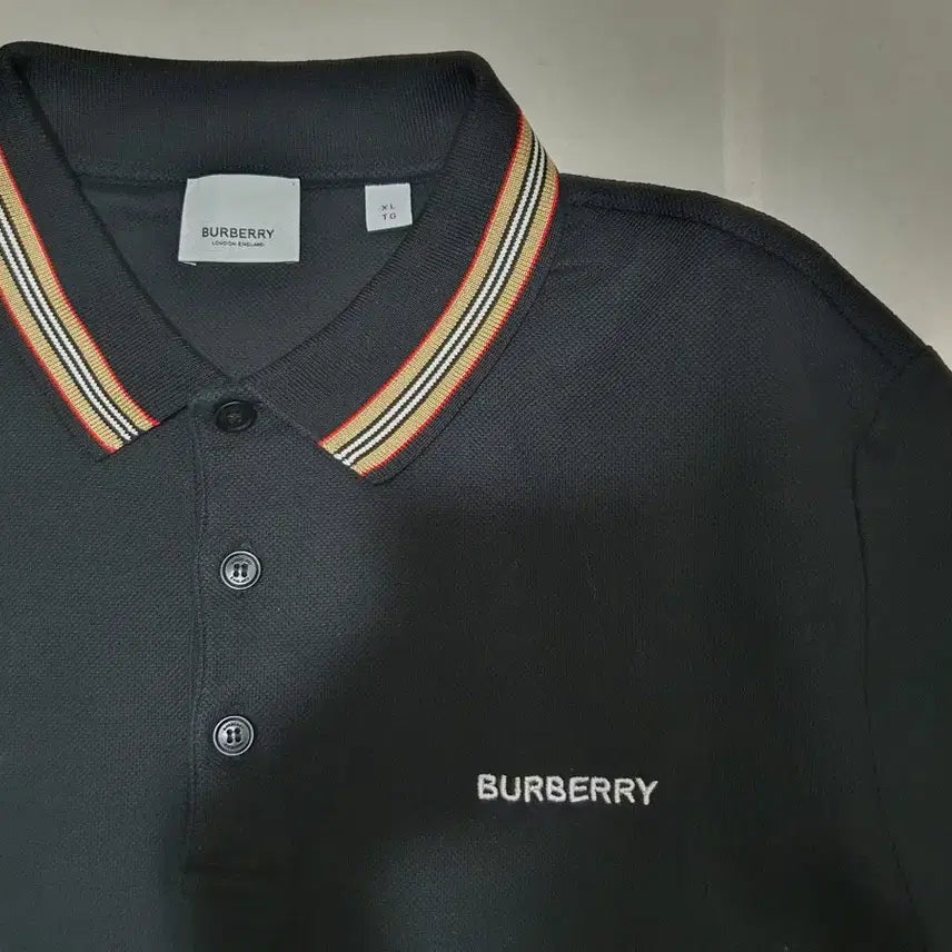 [BUNJANG] Burberry Black Polo Shirt 8007694 / 버버리 블랙 카라티 8007694
