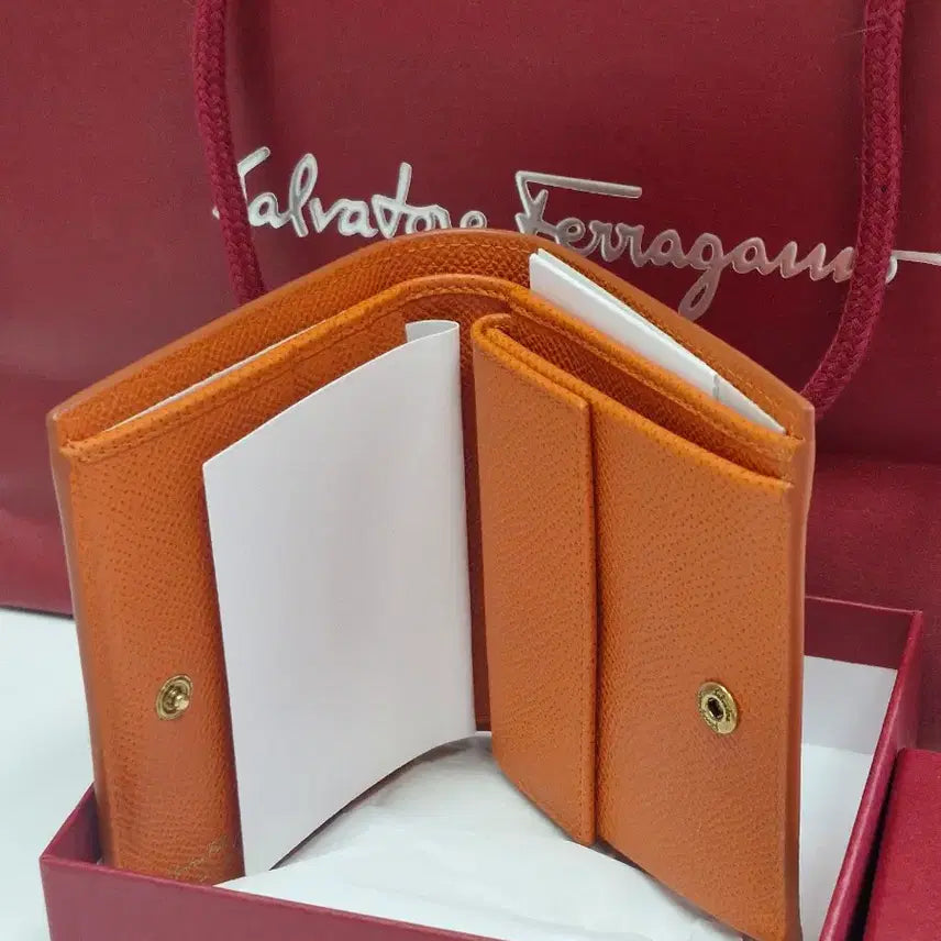 [BUNJANG] Ferragamo Gancini Bifold Wallet - Orange / 페라가모 간치니 반지갑 오렌지 새상품 풀박스