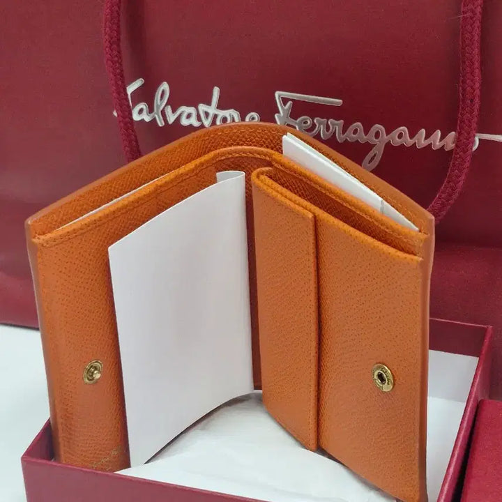 [BUNJANG] Ferragamo Gancini Bifold Wallet - Orange / 페라가모 간치니 반지갑 오렌지 새상품 풀박스