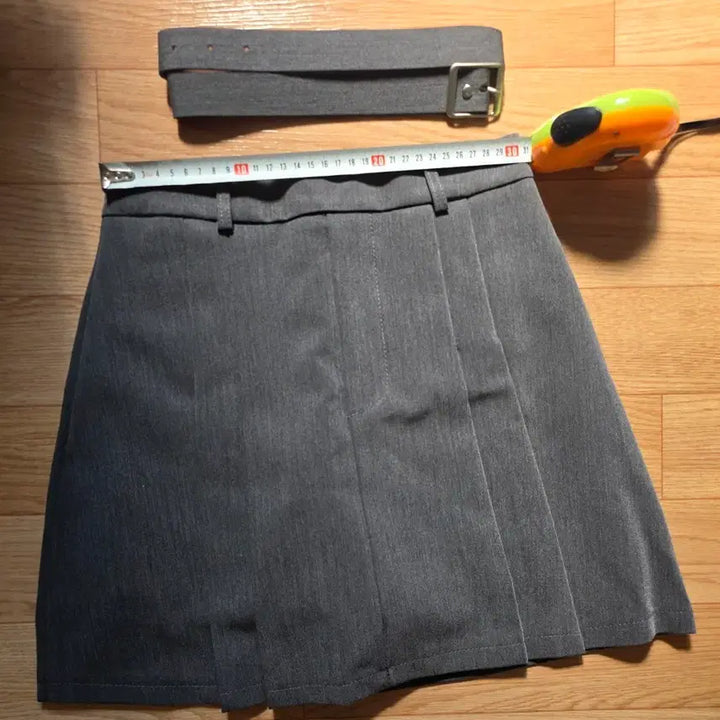 [BUNJANG] Gray Pleated Skirt + Belt Set - Size S (44) / 회색 플리츠 스커트 + 벨트 세트 s 44사이즈
