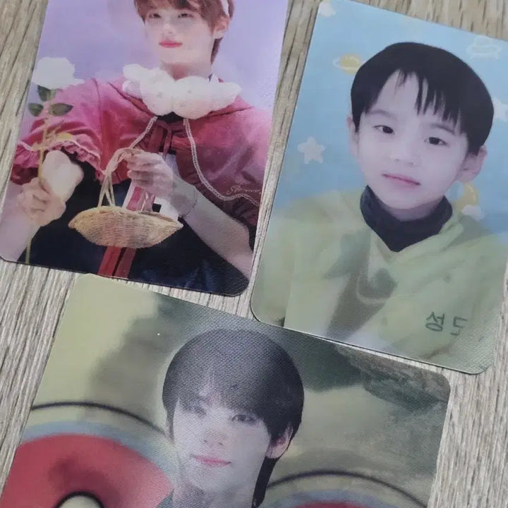 [BUNJANG] Shin Yu Lenticular Photocard Bundle Set / 신유 렌티큘러 포토카드3장