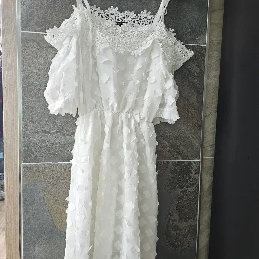 [BUNJANG] White Lace Off-Shoulder Mini Dress / 화이트 레이스 오프숄더 미니 원피스