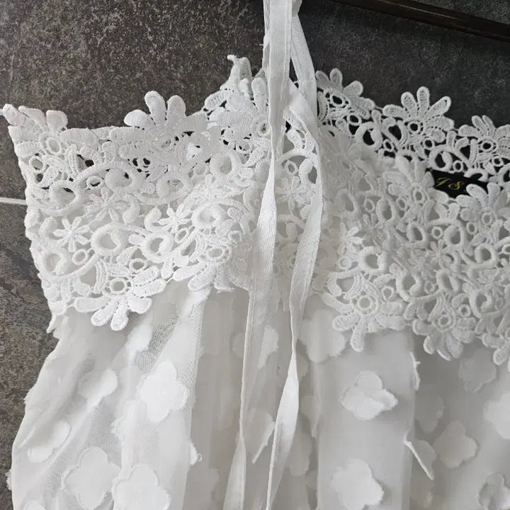 [BUNJANG] White Lace Off-Shoulder Mini Dress / 화이트 레이스 오프숄더 미니 원피스