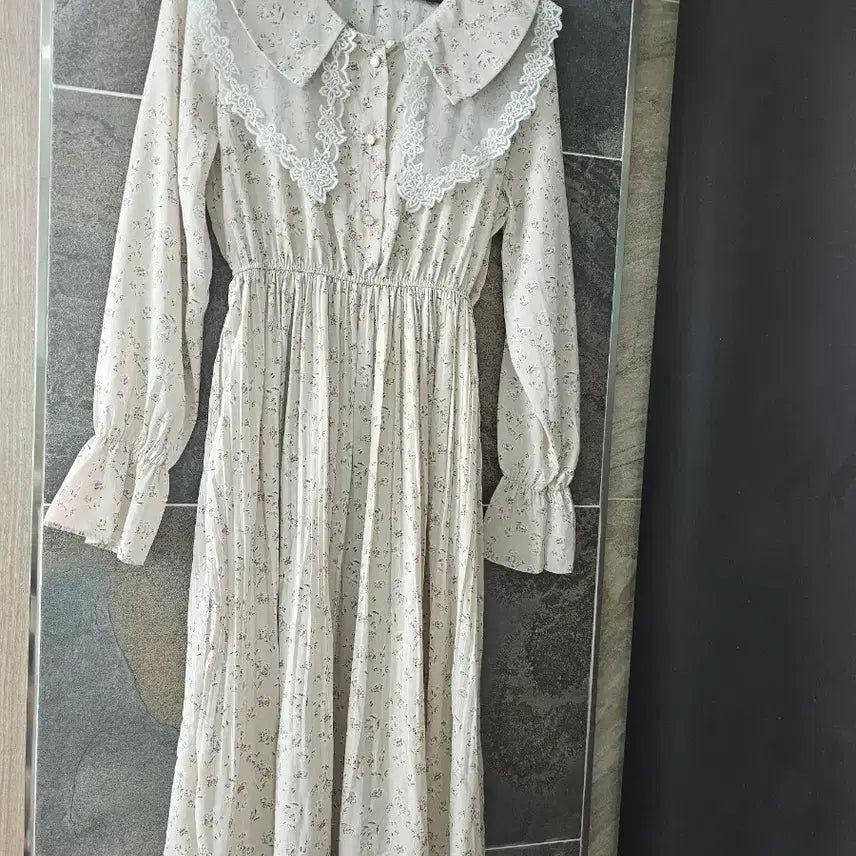 [BUNJANG] Flower Lace Collar Long Dress / 플라워 레이스 카라 롱 원피스