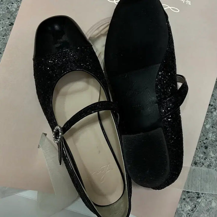 [BUNJANG] Roar Shine Mary Jane Shoes Size 240 / 로아르 샤인 메리제인 슈즈 240사이즈