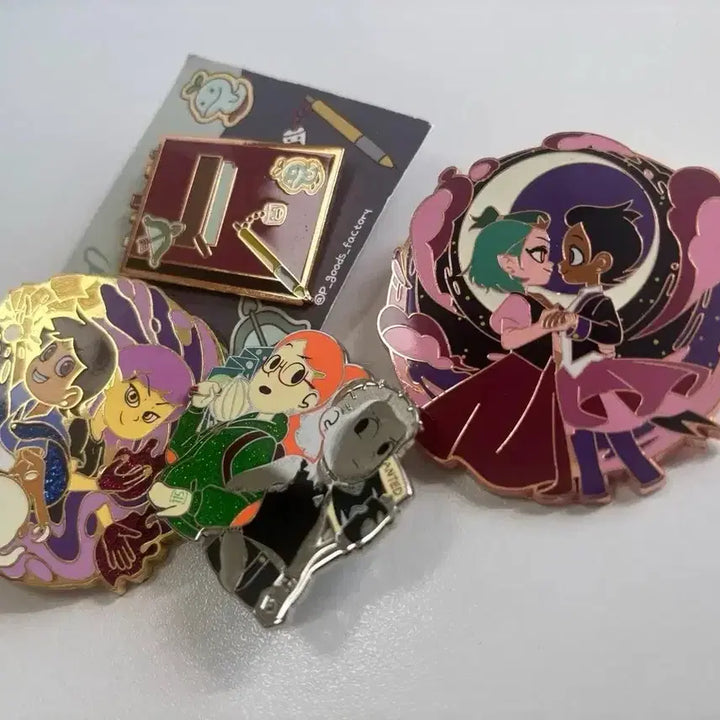 [BUNJANG] Various Animation Badges Set / 미애니 아울하우스 앰피비아 인피니티트레인 굿즈 뱃지