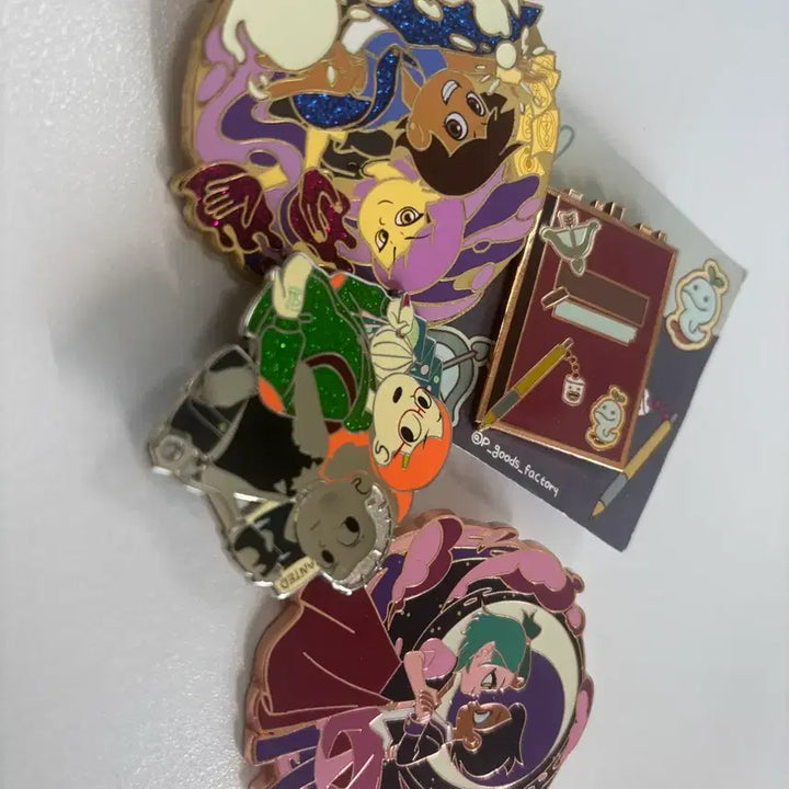 [BUNJANG] Various Animation Badges Set / 미애니 아울하우스 앰피비아 인피니티트레인 굿즈 뱃지