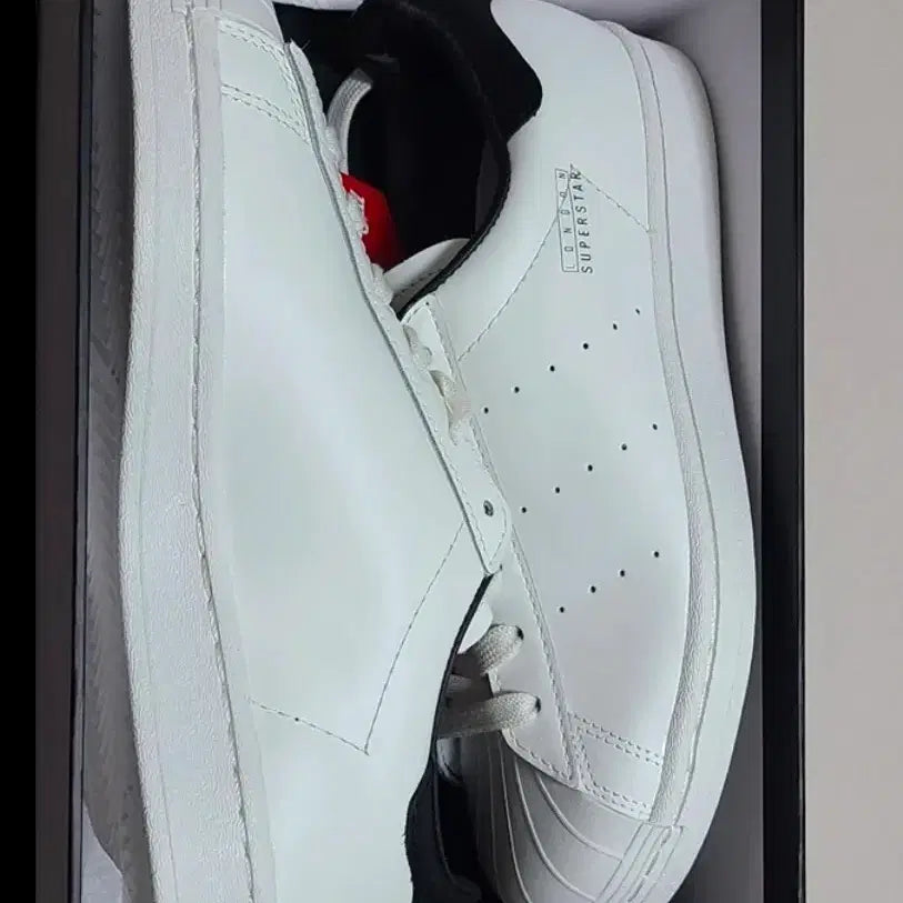 [BUNJANG] Adidas Superstar Pure Cloud White Core Black Shoes (245mm) / [새상품] 아디다스 슈퍼스타 퓨어 클라우드 화이트 코어 블랙 245mm