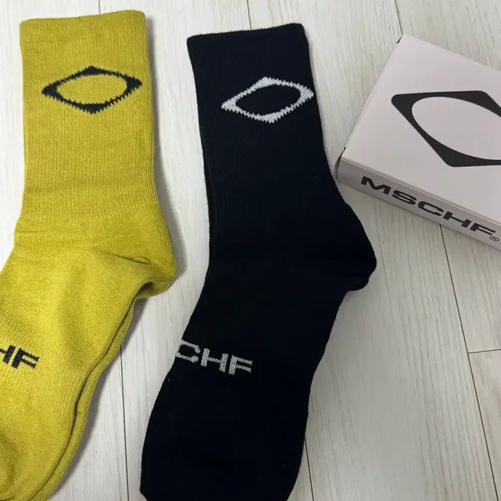 [SOLD OUT] 각 만원 ) 수량 3개 ) 미스치프 양말