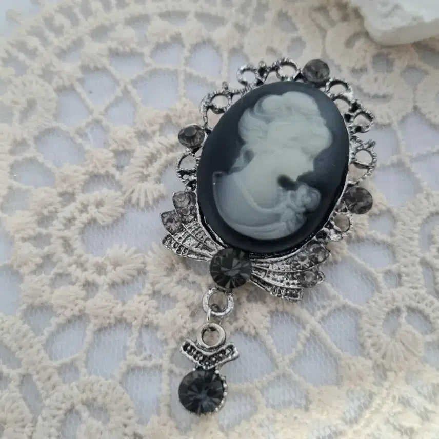 [BUNJANG] Antique Cameo Stone Brooch/Necklace / 엔틱 카메오 스톤 브로치겸목걸이(새상품)
