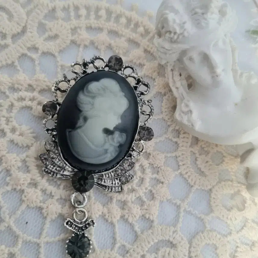 [BUNJANG] Antique Cameo Stone Brooch/Necklace / 엔틱 카메오 스톤 브로치겸목걸이(새상품)