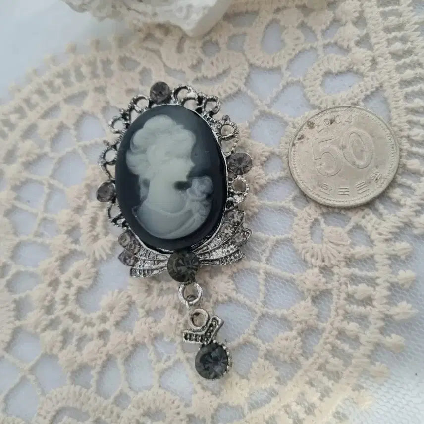 [BUNJANG] Antique Cameo Stone Brooch/Necklace / 엔틱 카메오 스톤 브로치겸목걸이(새상품)