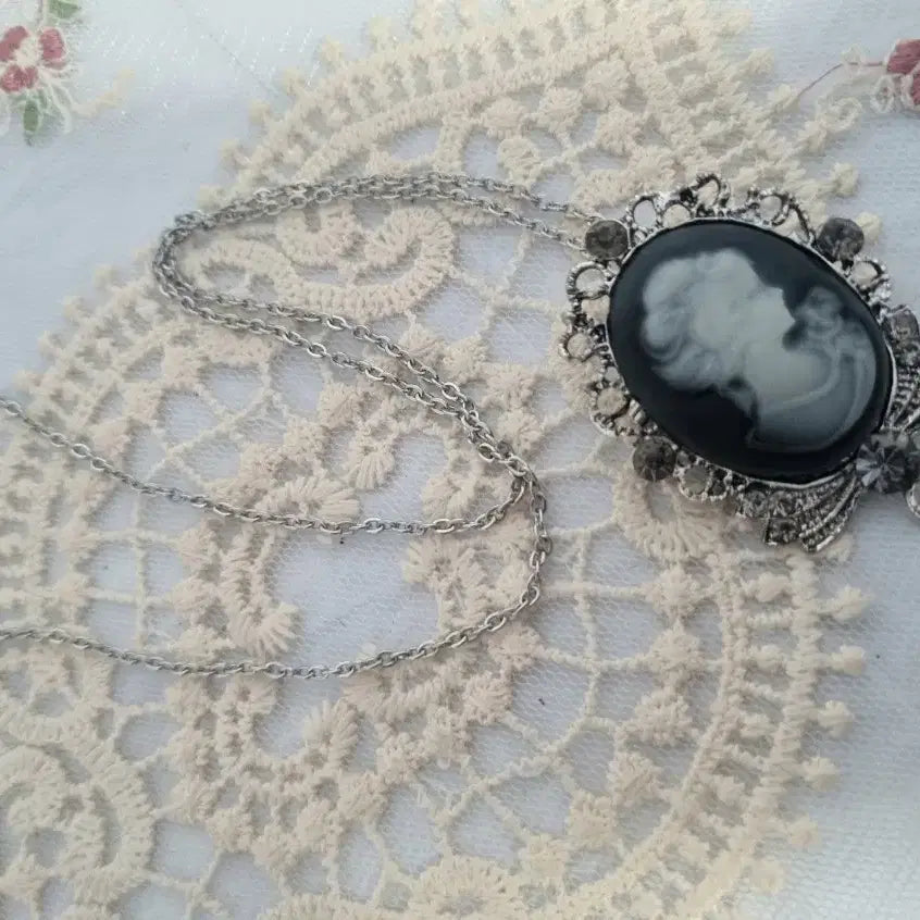 [BUNJANG] Antique Cameo Stone Brooch/Necklace / 엔틱 카메오 스톤 브로치겸목걸이(새상품)