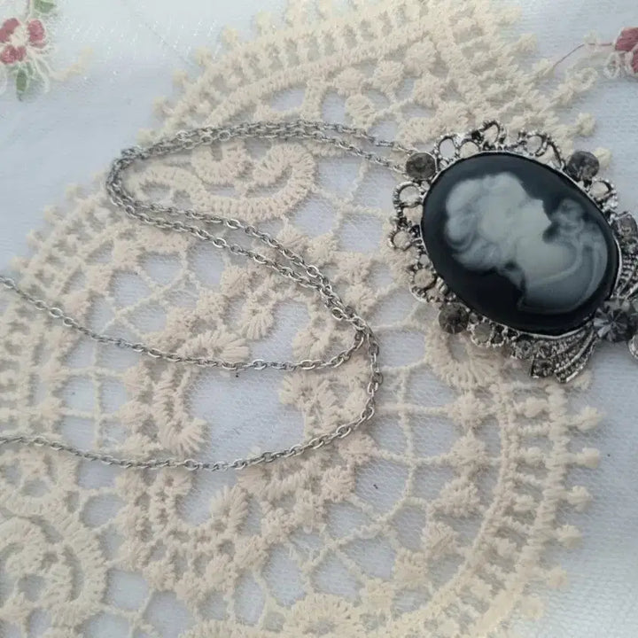 [BUNJANG] Antique Cameo Stone Brooch/Necklace / 엔틱 카메오 스톤 브로치겸목걸이(새상품)