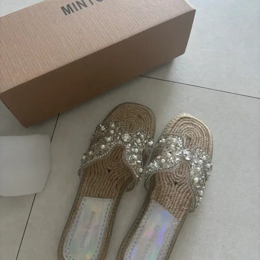 [BUNJANG] Minto Shoes Rattan Jewel Embellished Sandals / MINTO SHOES 샌들 + 풀박스245