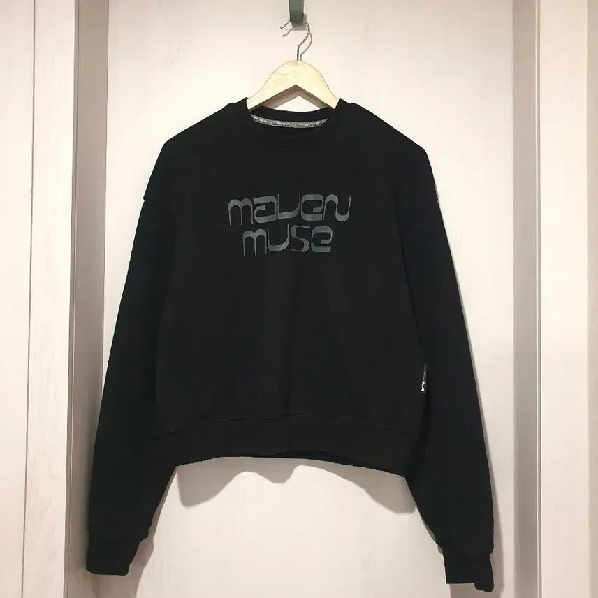 [BUNJANG] Mavenmuse Logo Printed Black Sweatshirt / 메이븐뮤즈 맨투맨 판매
