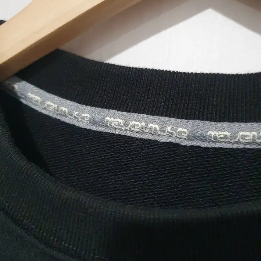 [BUNJANG] Mavenmuse Logo Printed Black Sweatshirt / 메이븐뮤즈 맨투맨 판매