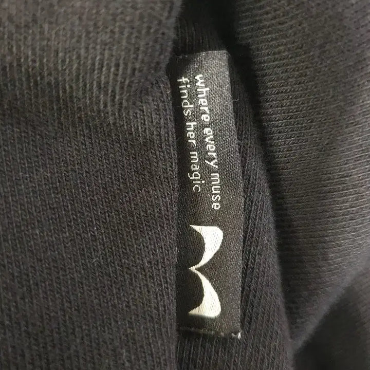 [BUNJANG] Mavenmuse Logo Printed Black Sweatshirt / 메이븐뮤즈 맨투맨 판매
